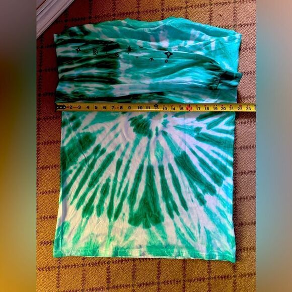 Gildan tie dye long sleeved T-shirt with SUNDAE DONUTS logo on front NWOT L - Picture 7 of 11